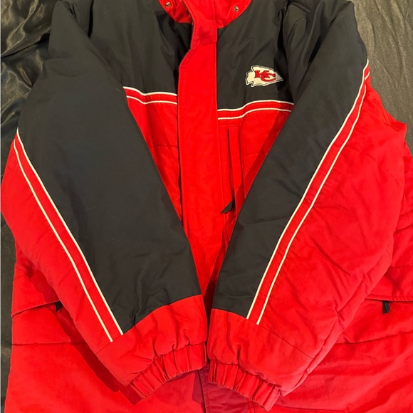 Vintage Reebok Red and Black Kansas City Chiefs Heavy Coat - Picture 2 of 5